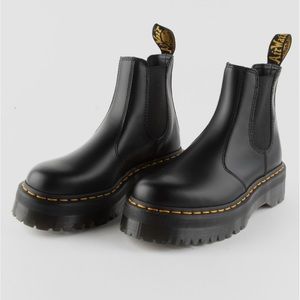 Dr. Martens 2976 Smooth Leather Platform